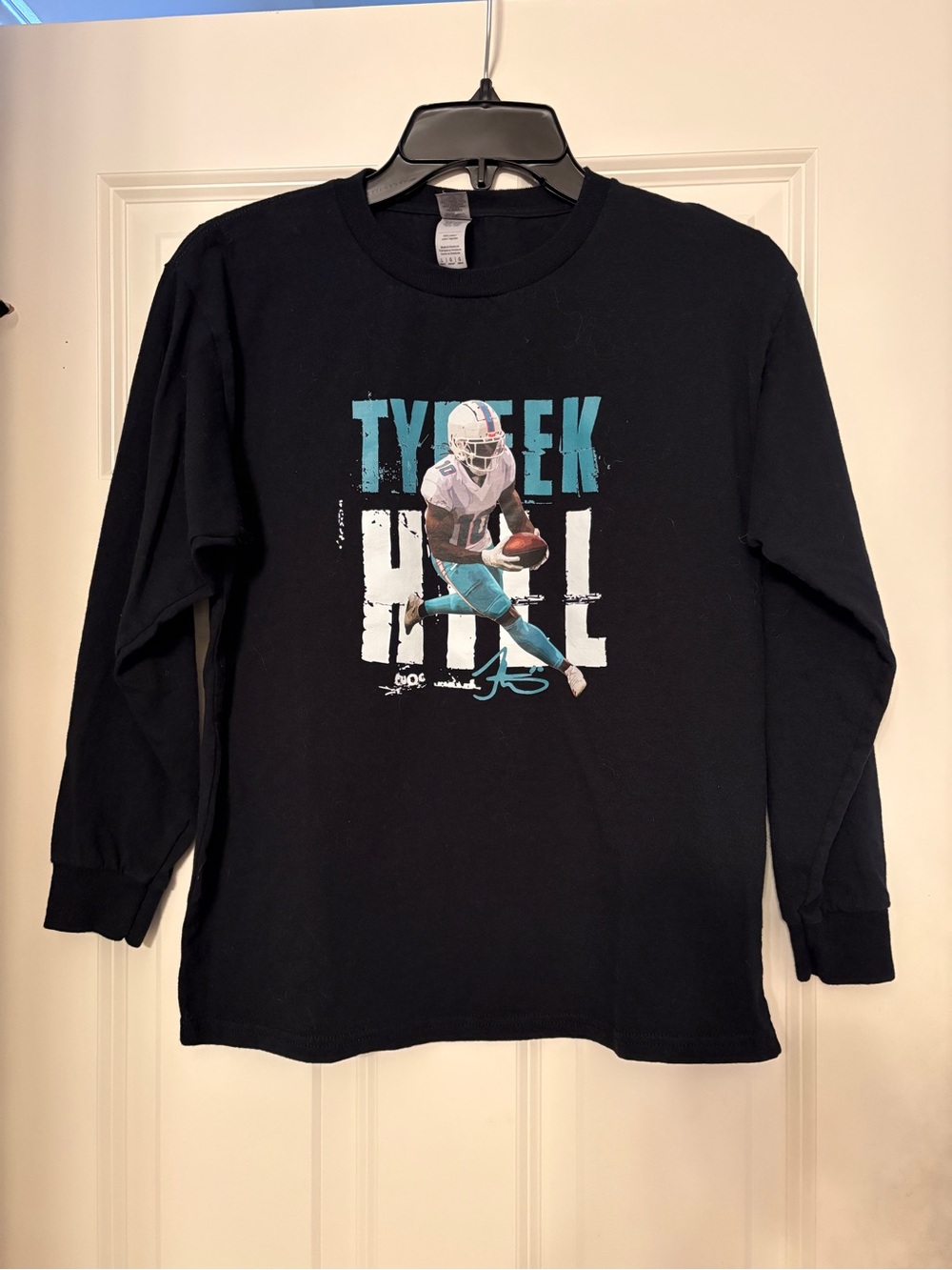 Tyreek Hill Miami Dolphins Long Sleeve Tee, size youth large